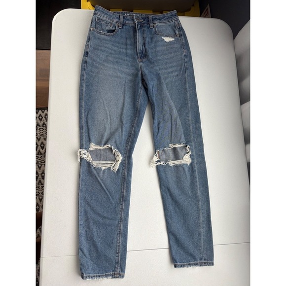 American Eagle Mom Jeans Size 4 Ripped Knee Distressed Denim Comfort Stretch - Picture 1 of 8